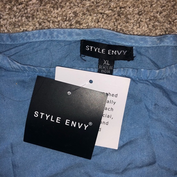 Bell Sleeved shirt - Picture 2 of 3